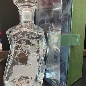 298395098_3266772640310492_8128101452254120780_n Pudel hirve pildiga (0,75 l)