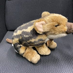 462566782_1407441123547280_7475520946385241955_n Kaisuloom "Metssea põrsas" (22 cm)